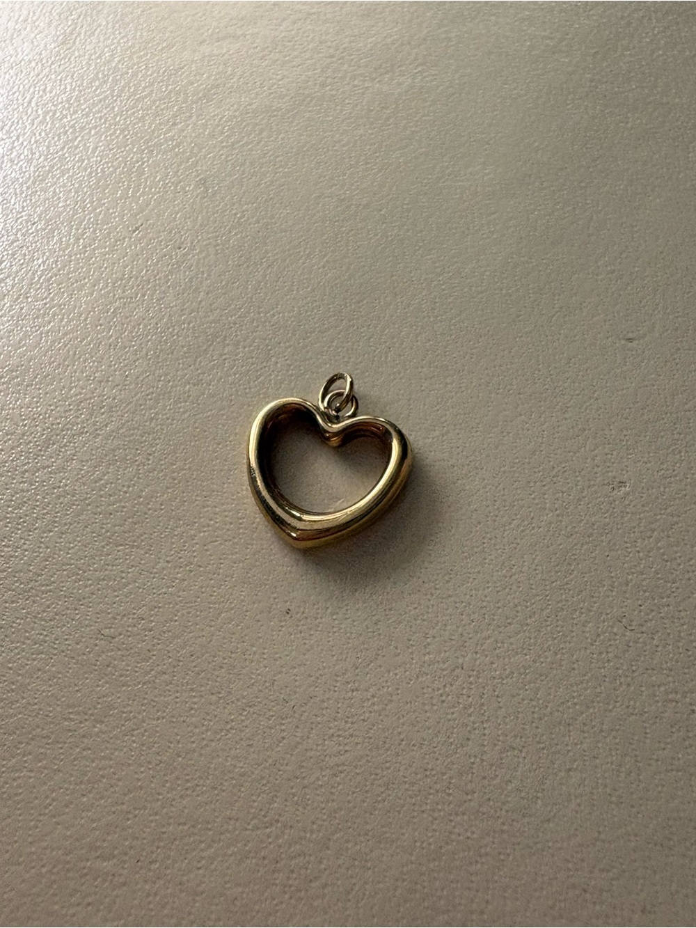 Elegant 18k Yellow Gold Open Heart Pendant Necklace Charm